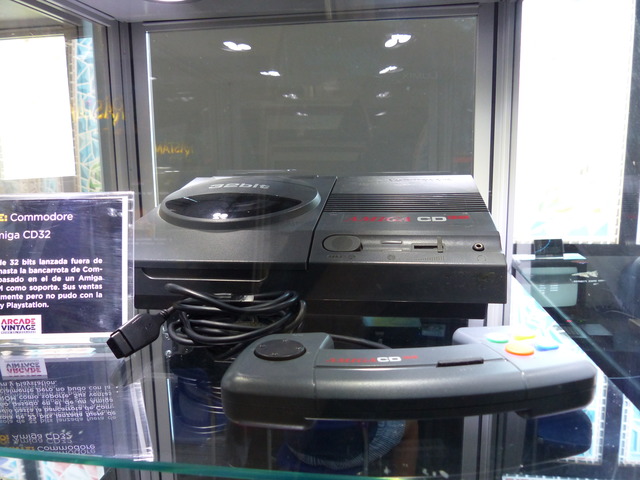 Arcade Vintage Museum - Amiga CD32 (1993)