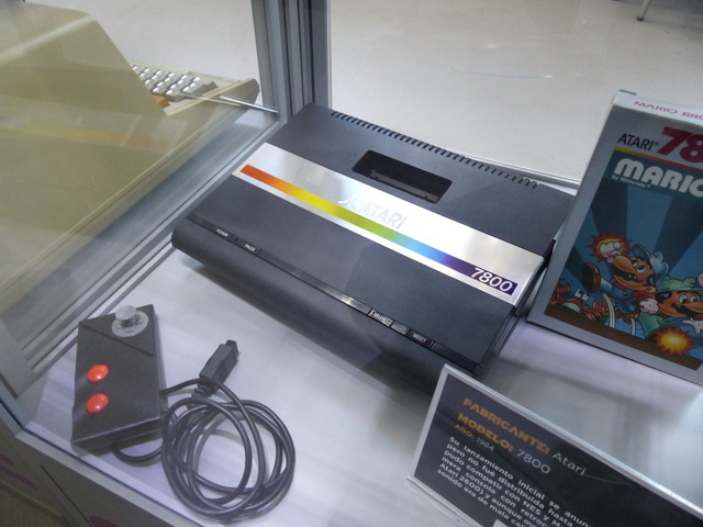 Arcade Vintage Museum - Atari 7800 (1984)