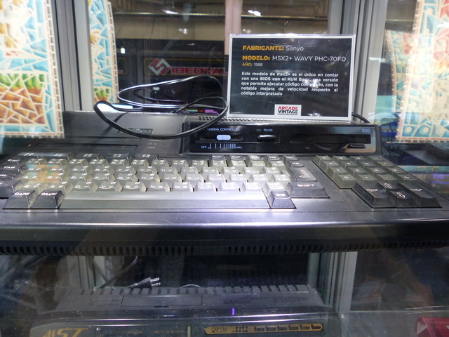 Arcade Vintage Museum - Sanyo PHC-70FD (1988)